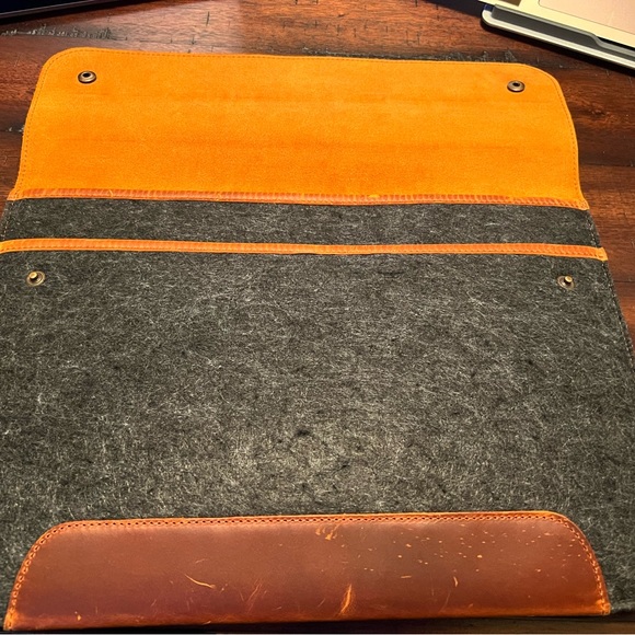 Leather and Fleece Sleeve Bag - Picture 3 of 4